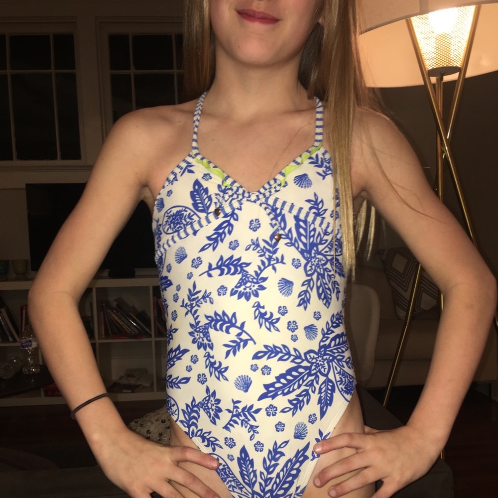 Super cute girls swim suit!!